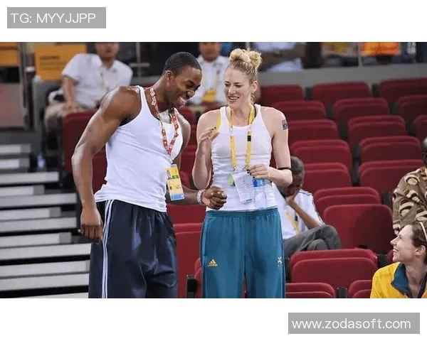 霍华德与足球明星亲密合影展现友谊与运动精神的精彩瞬间 霍华德与足球明星亲密合影展现友谊与运动精神的精彩瞬间